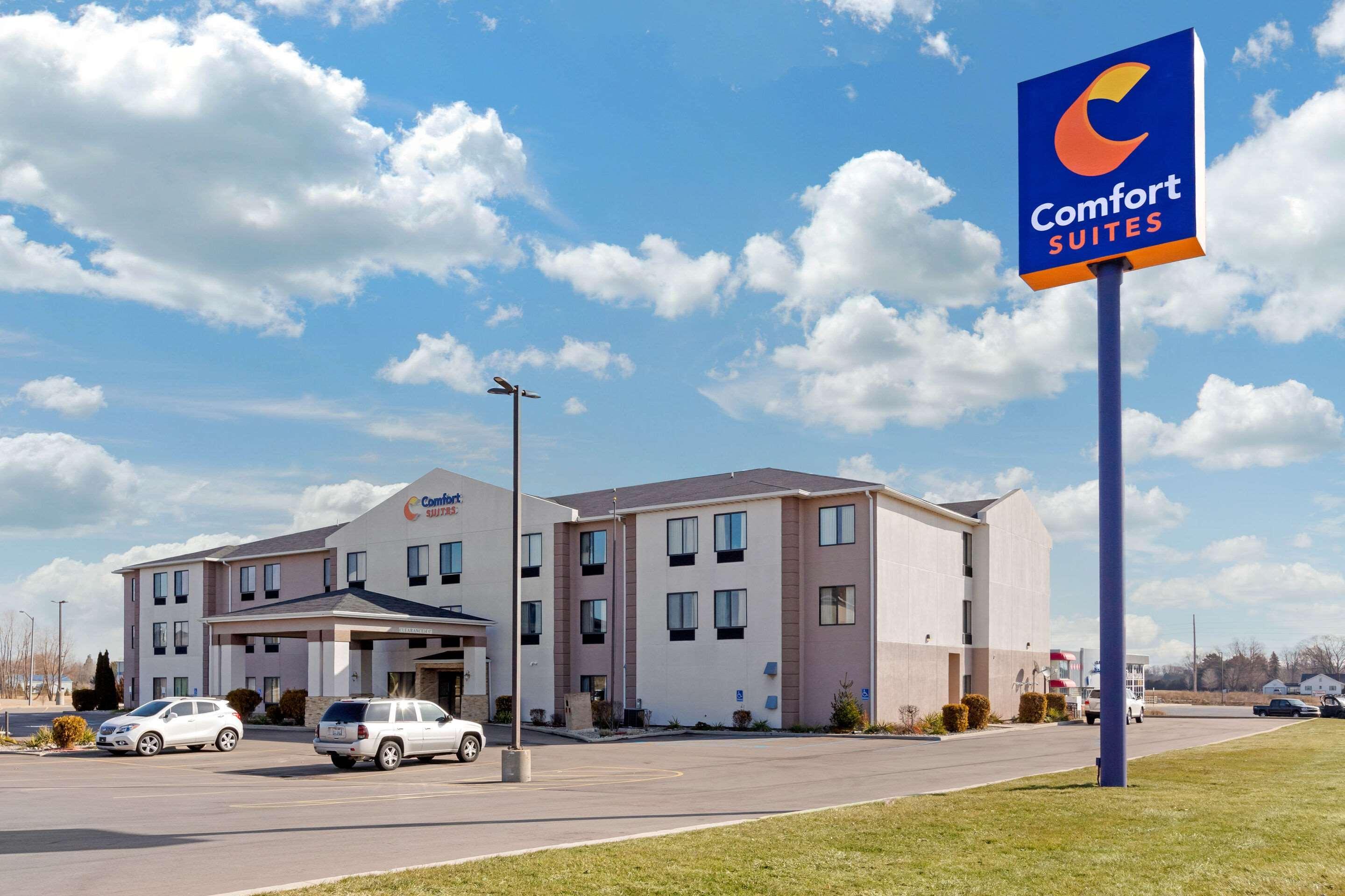 Comfort Suites South Haven Near I-96 Exterior photo