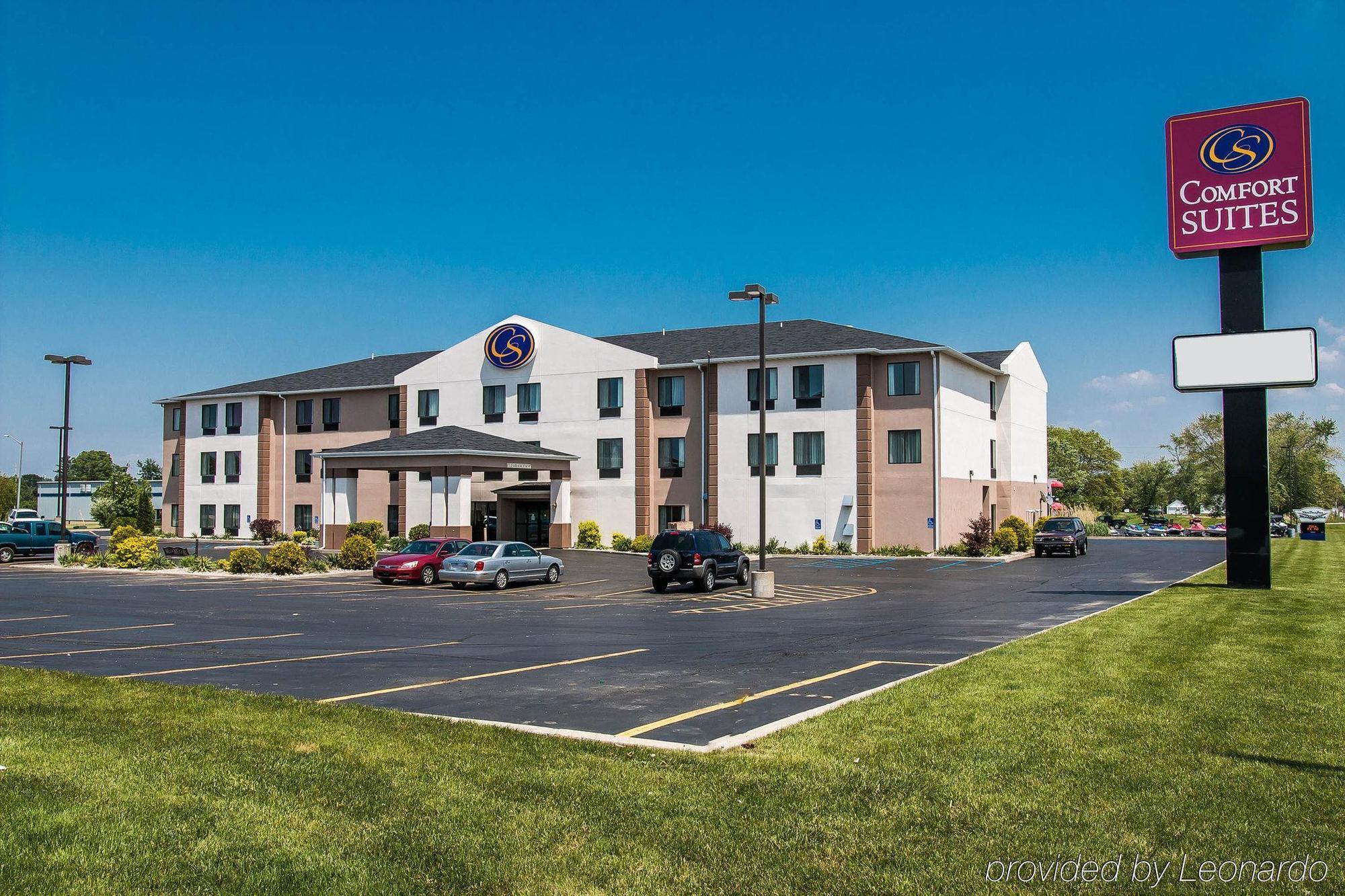 Comfort Suites South Haven Near I-96 Exterior photo