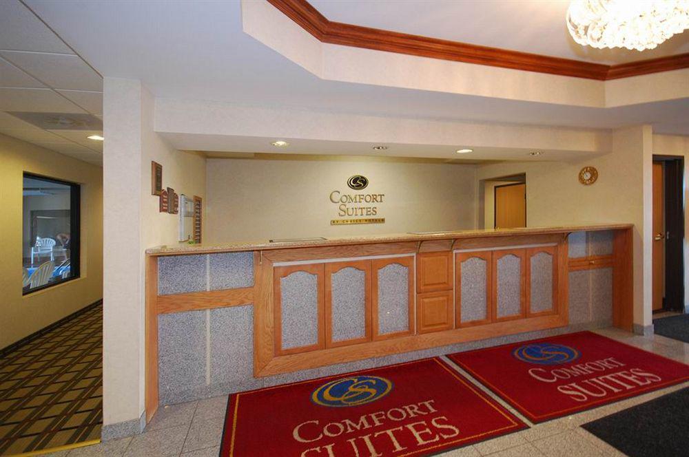 Comfort Suites South Haven Near I-96 Exterior photo